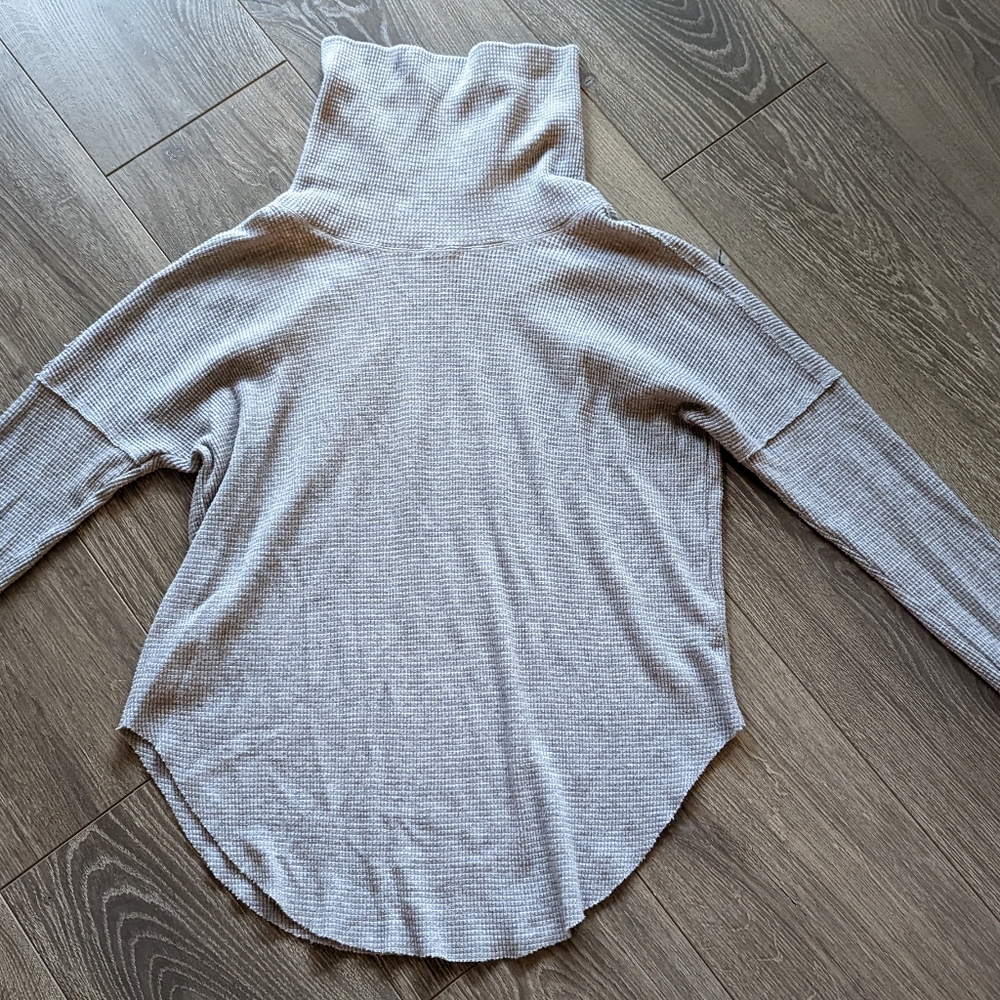Aritzia top